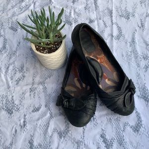 Black leather bow flats